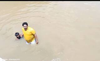 Trichy: பொதுமக்கள் கோரிக்கை; கழுத்தளவு நீரில் கள ஆய்வு செய்த எம்எல்ஏ- காரணம் என்ன?