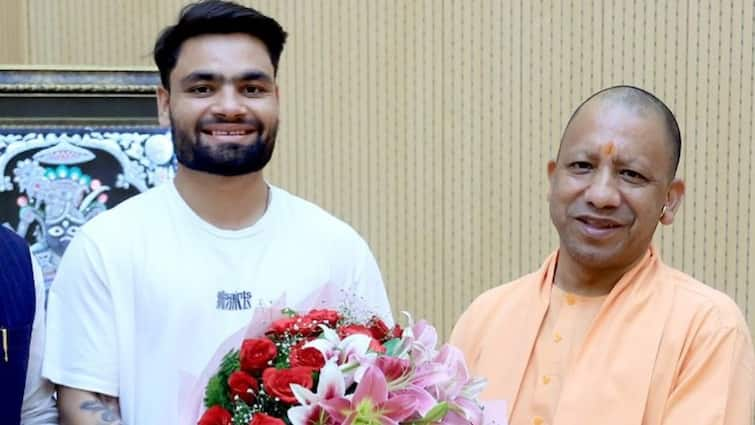 Indian cricket team batter Rinku Singh Meet Uttar Pradesh Chief Minister Yogi Adityanath watch photos Rinku Singh: रिंकू सिंह ने सीएम योगी आदित्यनाथ से की मुलाकात, बोले- इस अवसर के लिए...