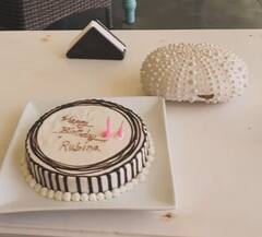 बर्थडे पर पति संग बीच पर वेकेशन एंजॉय करती दिखीं रुबीना दिलैक, शॉर्ट ड्रेस में बॉस लेडी बनकर दिए पोज