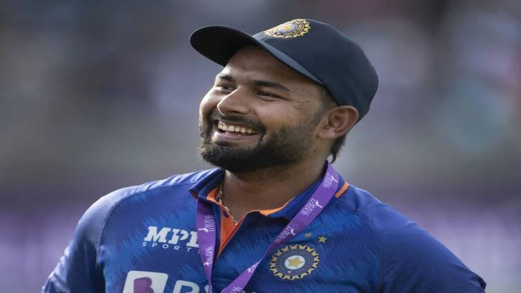 Rishabh Pant responds to engineering student's request for funds Rishabh Pant:படிக்க காசு இல்ல.. பணத்த அள்ளிக் கொடுத்த ரிஷப் பண்ட்! ரசிகர்கள் நெகிழ்ச்சி