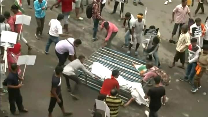 মঙ্গলে নবান্ন অভিযানে লাঠি, কাঁদানে গ্যাস থেকে জল কামান, বাদ যায়নি কিছুই। আর জি কর-কাণ্ডের প্রতিবাদে 'পশ্চিমবঙ্গ ছাত্র সমাজ'-এর নবান্ন অভিযান ঘিরে রণক্ষেত্র হল হাওড়া। রক্তাক্ত হল রাজপথ।