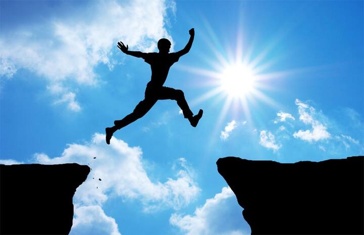 मूलांक 9 चे लोक अतिशय निर्भय आणि धाडसी स्वभावाचे असतात. ते कोणताही धोका पत्करण्यास तयार असतात. मंगळाच्या प्रभावामुळे त्यांच्यामध्ये हे गुण असतात.