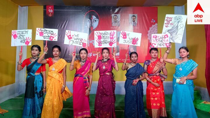 খুঁটিপুজো উপলক্ষে সাংস্কৃতিক অনুষ্ঠানের আয়োজন করা হয়েছিল। সেই মঞ্চ থেকেই প্রতিবাদে সোচ্চার হলেন সবাই। কারও প্ল্যাকার্ডে লেখা 'বিচার চাই' তো কারও প্ল্যাকার্ডে লেখা ''জেগে ওঠো নারী'' আবার কেউ লিখেছেন ''আমিও বাঁচতে চেয়েছিলাম''