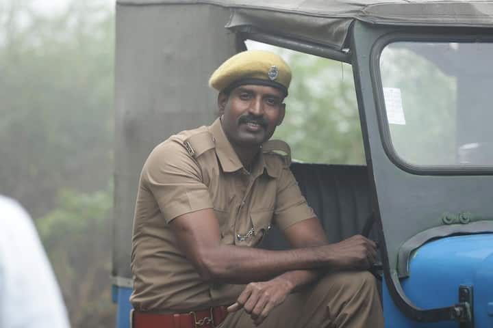 எழில் இயக்கத்தில் சூரி நடித்திருந்த படம் வேலைன்னு வந்துட்டா வெள்ளைக்காரன். இப்படத்தில் சக்கரை என்ற கதாபாத்திரத்தில் புஷ்பா புருஷனாக நடித்து இருந்தார்.