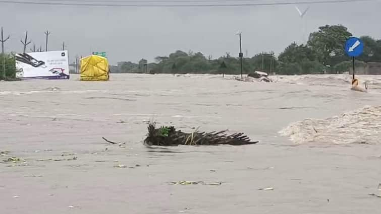 School holidays have been declared in most districts of the state following the forecast of heavy rains Gujarat Rain: રાજ્યમાં આજે પણ ભારે વરસાદની આગાહી, મોટાભાગના જિલ્લામાં સ્કૂલોમાં જાહેર કરાઇ રજા