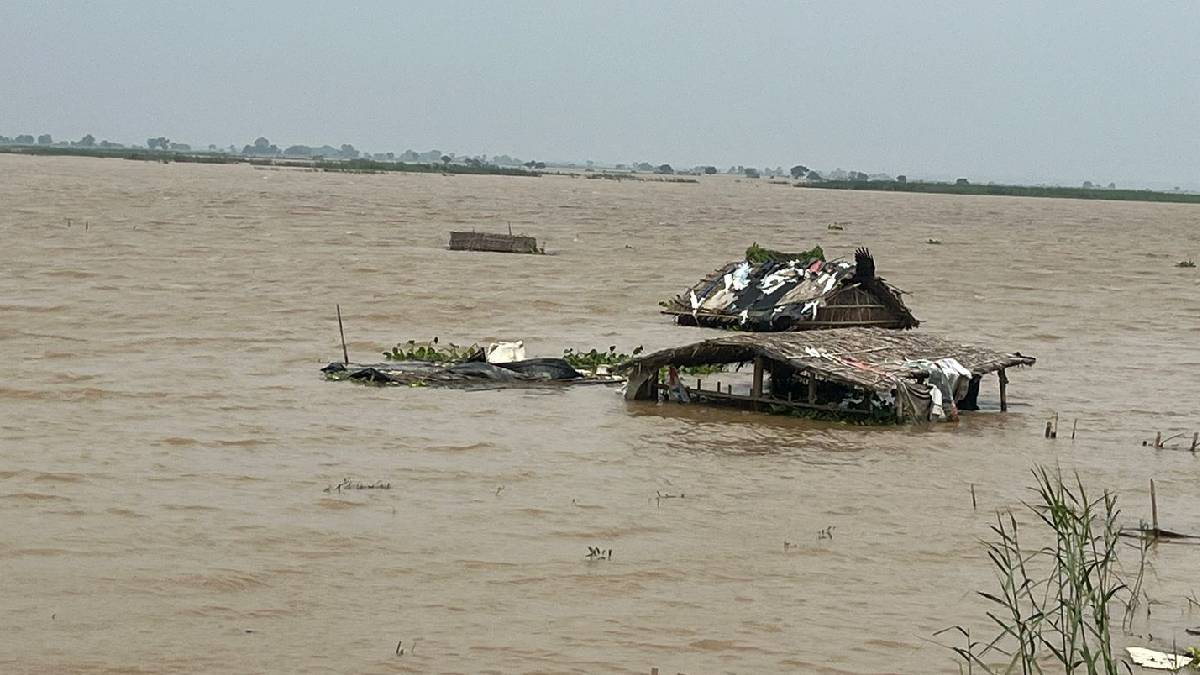 Bihar Flood: बिहार में गंगा नदी का जलस्तर खतरे के निशान से ऊपर, आम लोगों की मुश्किलें बढ़ीं