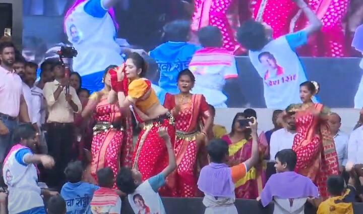 मुंबईसह उपनगरातील अनेक गोविंदा पथक विविध ठिकाणी जाऊन सलामी देत आहेत.