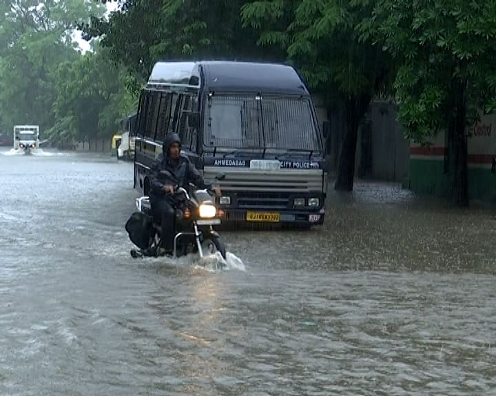 In the last 24 hours it has rained in 251 talukas amid heavy rain forecast of the Meteorological Department Rain Update:ગુજરાતભરમાં મેઘરાજાની ધમાકેદાર બેટિંગ,છેલ્લા 24 કલાકમાં  251 તાલુકામાં ધોધમાર વરસાદ