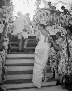 कभी पति संग किया डांस...तो कभी फैमिली पर लुटाया प्यार, एमी ने शेयर की शादी के पहले जश्न की खूबसूरत तस्वीरें