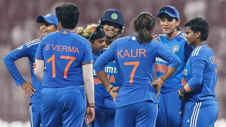 Harmanpreet Kaur to Lead 15-member India Squad for ICC Women's T20 World Cup Marathi News BCCIने महिला टी-20 वर्ल्ड कपसाठी संघाची केली घोषणा; 'या' खेळाडूच्या हातात धुरा; जाणून घ्या कोणाला मिळाली संधी 