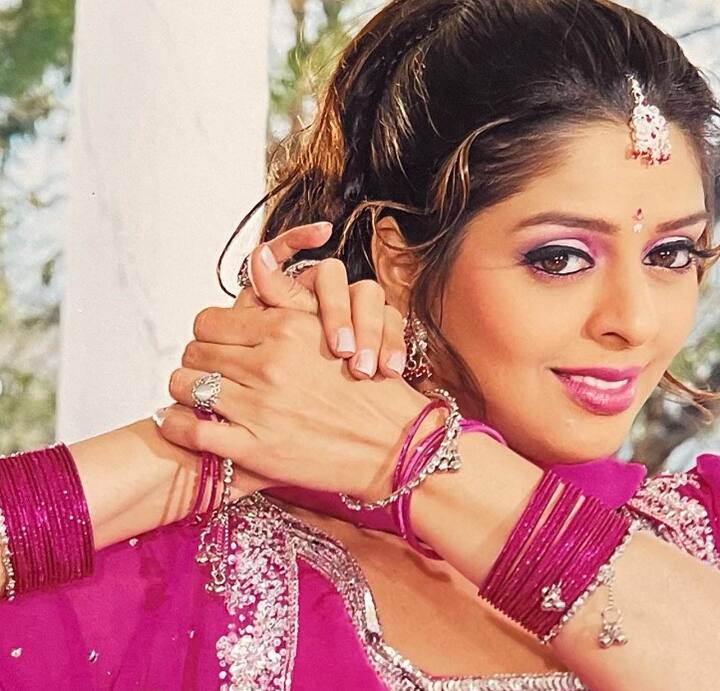 जब भी भारत कोई मैच हारता था तो लोग नगमा को ट्रोल करते थे. इसके दोनों के रिश्ते पर असर पड़ा और दोनों ने इसे खत्म करने का फैसला किया था. इसके बाद नगमा ने जल्द ही साउथ में अपने फिल्मी करियर पर ध्यान देना शुरू कर दिया और यहीं उनकी मुलाकात अगले शख्स से हुई थी.