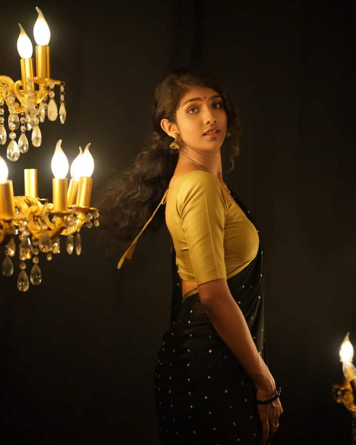 About Saaree Heroine Aradhya Devi: సోషల్‌ మీడియాలో వల్ల ఎంతోమంది తమ టాలెంట్‌ని ప్రూవ్‌ చేసుకుంటున్నారు. రీల్స్‌ ద్వారా తమలో నటనను బయటకు తెస్తున్నారు. మరికొందరు డ్యాన్స్‌తో అదరగొడుతున్నారు.