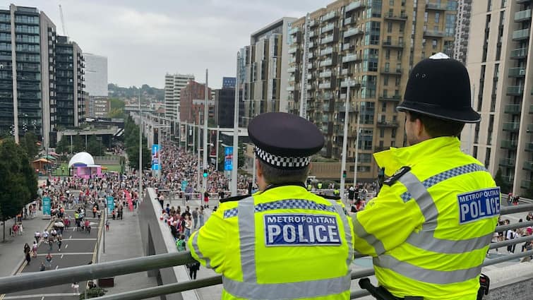 8 People Stabbed, 334 Arrested At London’s Notting Hill Carnival, 50 Police Personnel Injured