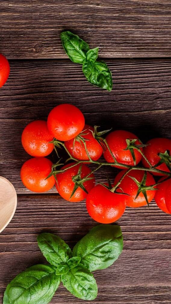 தக்காளியை முகத்தில் தடவுவதால் கிடைக்கும் நன்மைகள்!