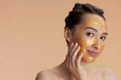 Skin Bleaching Tips: गोल्डन ब्लीच करना सही होता है या नहीं? जानें इससे क्या पड़ता है असर
