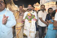 भगवान विश्वनाथ के आंगन में हुआ लड्डू गोपाल का जन्म, बाजी बधईयां - देखिए तस्वीरें