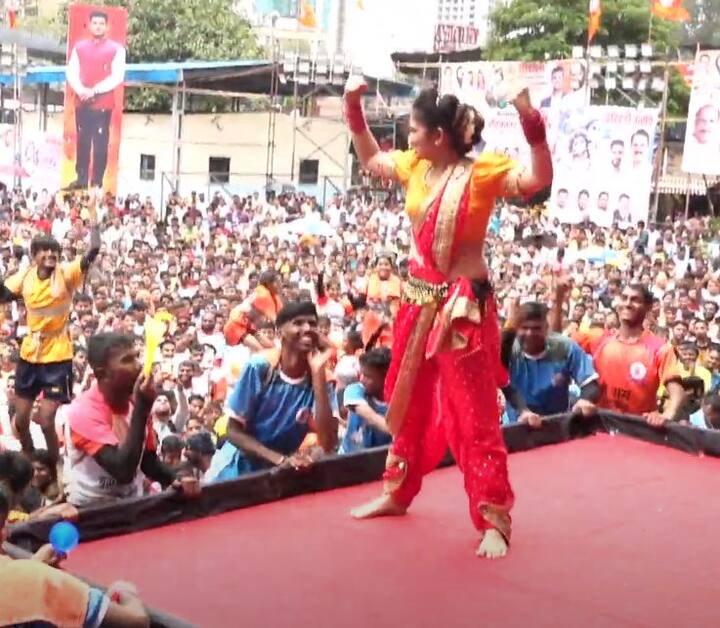 गौतमीने यावेळी पावणं जेवलात काय?, या गाण्यावर नृत्य केलं.