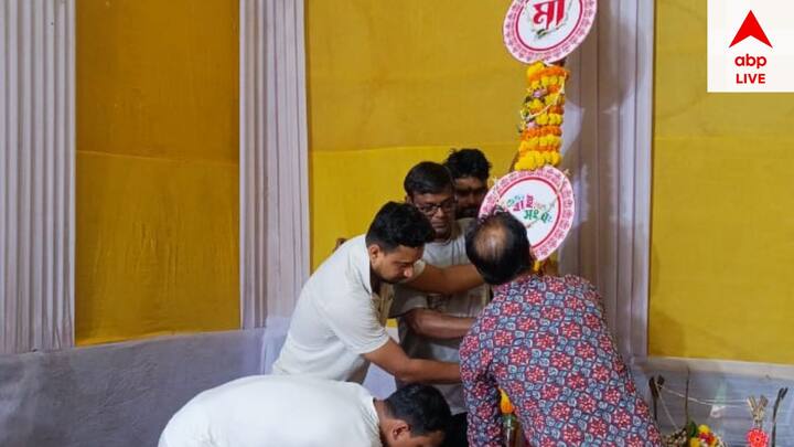 সবাই সংঘের কালীপুজোর থিম সংটি গেয়েছেন জনপ্রিয় সঙ্গীতশিল্পী লোপামুদ্রা মিত্র। তাঁর সঙ্গে গলা মিলিয়েছেন অভীক মুখােপাধ্যায়। কথা শুভেন্দু আচার্যর।