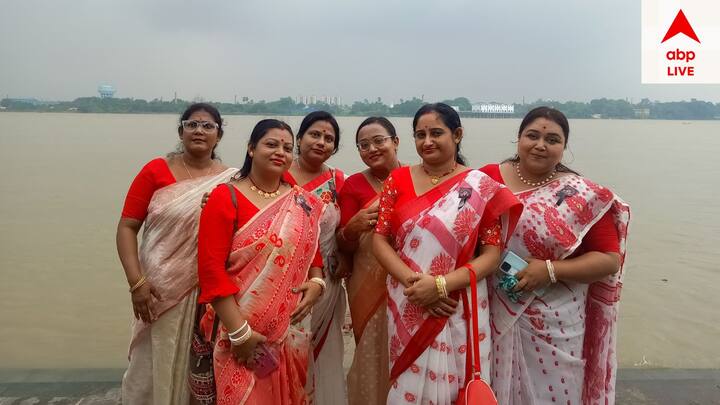 আর জি করে মহিলা চিকিৎসক ধর্ষণ ও খুনের ঘটনায় গোটা রাজ্য, দেশ ও বিশ্ব উত্তাল এই মুহূর্তে। পুজো ক্লাব কমিটিগুলোও এবার তাঁদের বিভিন্ন থিমে এই আর জি কর ইস্যু নিয়ে প্রতিবাদের ভাবনা তুলে ধরতে চাইছে।