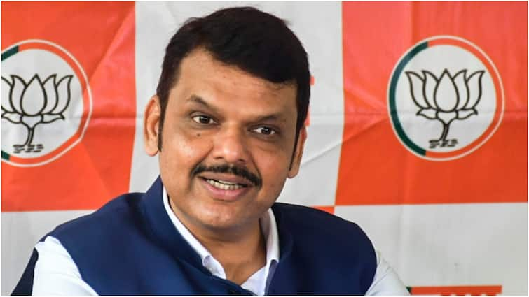 Chhatrapati Shivaji Maharaj Statue fell devendra fadnavis says we will rebuild it छत्रपति शिवाजी महाराज की मूर्ति को लेकर विपक्ष हमलावर, क्या बोले डिप्टी CM फडणवीस?