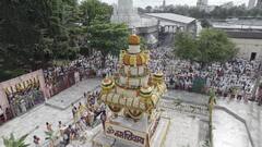 Siddheshwar Temple Solapur : ग्रामदैवत श्री.सिद्धरामेश्वर यांच्या योग समाधीला फुलांची आकर्षक सजावट, भक्तांची अलोट गर्दी