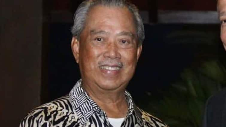 Malaysian Former Prime Minister Muhyiddin Charged with Sedition for Mocking former King Al Sultan Abdullah Ahmad Shah मलेशिया के पूर्व पीएम मुहीद्दीन पर लगा राजद्रोह का आरोप, भाषण के दौरान पूर्व राजा का उड़ाया था मजाक