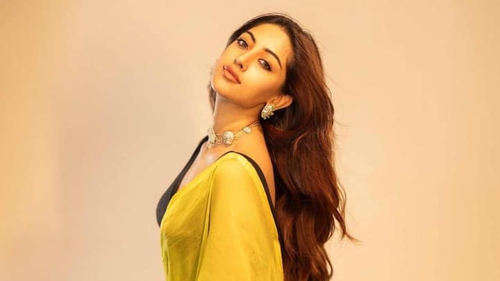 Anu Emmanuel Photos: ఎల్లో శారీ కట్టి ఎల్లోరా శిల్పంలా ఉన్న  అను ఇమ్మాన్యుయేల్ చూపు తిప్పుకోనివ్వకుండా ఉంది. ఆ ఫొటోస్ పై మీరూ ఓ లక్కేయండి...