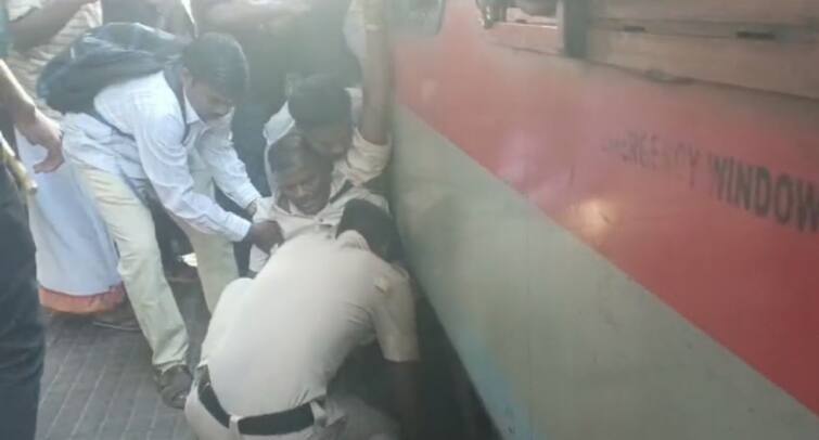 Commotion in Trichy.. Man trapped in train, rescued in Nyaburiya - Railway Police ஓடும் ரயிலில் ஏற முயன்று சிக்கிய நபர்! துரிதமாக செயல்பட்டு மீட்ட ரயில்வே போலீஸ் - திருச்சியில் பரபரப்பு