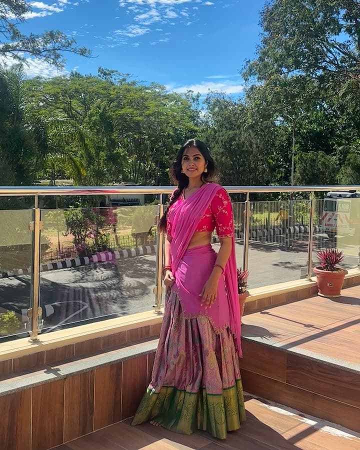 సూపర్ స్టార్ మహేష్ బాబు ‘మహర్షి‘ సినిమాలో నటించి మంచి గుర్తింపు తెచ్చుకుంది నటి దివి. Photo Credit: Divi/Instagram