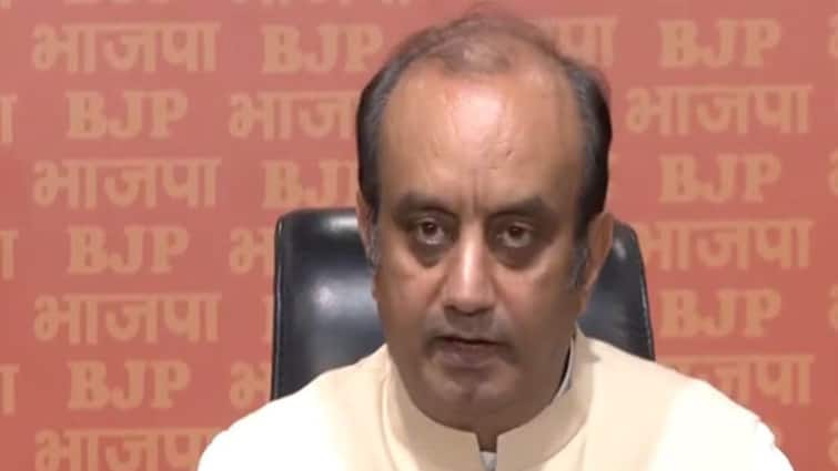Kolkata Rape Murder Case Sudhanshu Trivedi responded to allegations of TMC leader Manav Jaiswal attacked Kapil Sibal INDIA Alliance पूर्व प्रिंसिपल संदीप घोष, TMC के वकील कपिल सिब्बल का जिक्र कर सुधांशु त्रिवेदी का I.N.D.I.A. गठबंधन पर निशाना