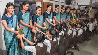 Govt Teachers Retirement: ஆண்டின் பாதியில் ஓய்வு பெறும் ஆசிரியர்களுக்கு இனி பணி நீட்டிப்பு கிடையாதா? பள்ளிக் கல்வித்துறை சொல்வது என்ன?