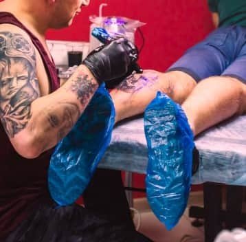 Always choose branded tattoo needles and open the packet in front of you. Check that the tattoo artist is not wearing the wrong gloves.