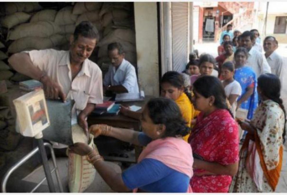 குடும்ப அட்டைதாரர்களுக்கு முக்கிய அறிவிப்பு: இம்மாதம் இறுதியில் நியாய விலைக் கடைகளில் அனைத்து பொருட்களும் கிடைக்கும்..