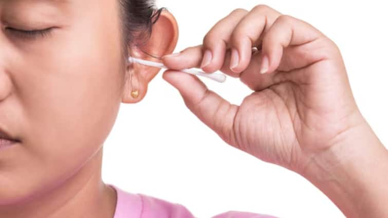 Cotton Buds for Ear Cleaning: হিতে বিপরীত হতে পারে, কান খোঁচাতে কটন বাড ব্যবহার করা উচিত নয় একেবারেই