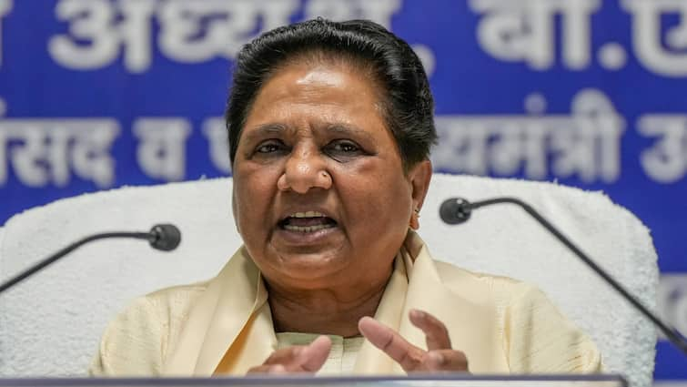 BSP Chief Mayawati Plan for Nagina MP Chandra Shekhar Aazad Meerapur By Election 2024 ANN चंद्रशेखर से नगीना का बदला मीरापुर उपचुनाव में लेंगी मायावती, पटखनी देने के लिए बनाई नई रणनीति