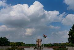 Delhi Weather: दिल्ली में आज कैसा रहेगा मौसम और IMD ने क्यों जारी किया येलो अलर्ट? जानें ताजा अपडेट