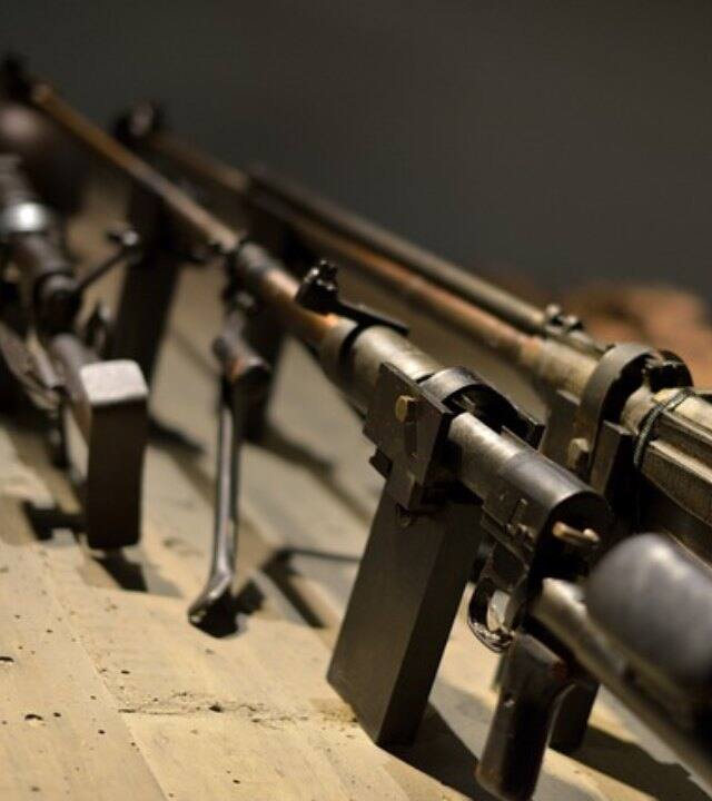 इस असॉल्ट राइफल से एक मिनट में 685 राउंड तक की फायरिंग की जा सकती है. इसके और भी चार वैरिएंट हैं- सिग-716 सीक्यूबी, सिग-716 कार्बिन, सिग-716 पेट्रोल राइफल, सिग-716 प्रेसिशन मार्क्समैन.