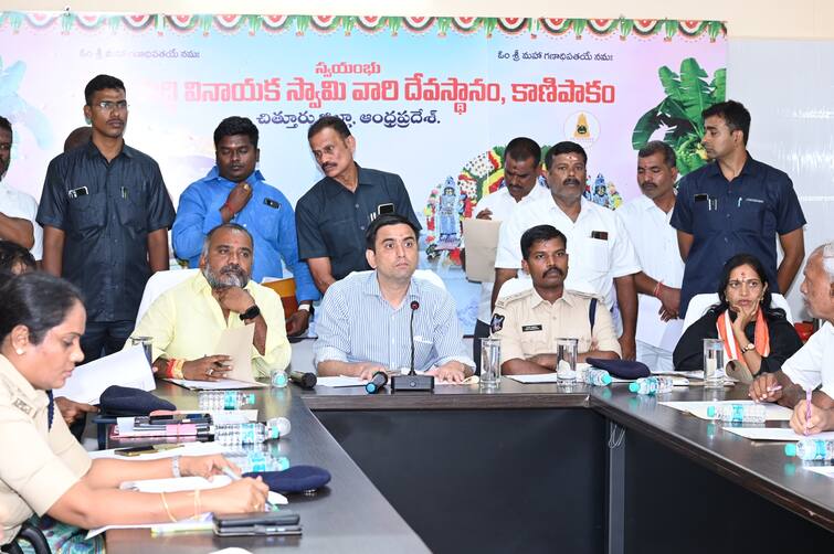 Ganesh Chaturthi 2024 Kanipakam brahmotsavam arrangements getting slow in chittoor Ganesh Chaturthi 2024: ఈవో, పాలకమండలి లేకుండానే కాణిపాకం బ్రహ్మోత్సవాలు- ఏర్పాట్లు జరుగుతున్న తీరుపై భక్తుల అసంతృప్తి