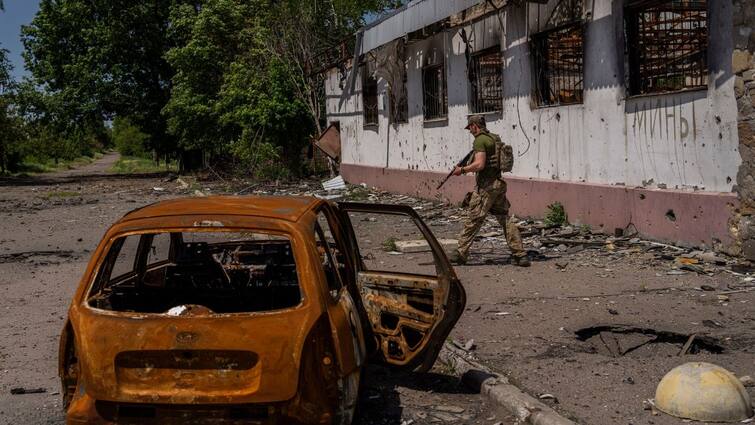 Ukraine drones attack on Russia oil depot in rostov reported by reuters video of fire goes viral on social media पलक झपकते ही यूक्रेनी ड्रोन ने रूस के तेल डिपो को किया स्वाहा! रूसी अधिकारियों का चौंकाने वाला बयान