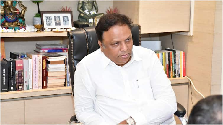 bjp leader ashish shelar apologise as chhatrapati shivaji maharaj statue collapsed ann छत्रपति शिवाजी महाराज की प्रतिमा ढहने पर BJP ने मांगी माफी, उद्धव ठाकरे को दी ये चेतावनी