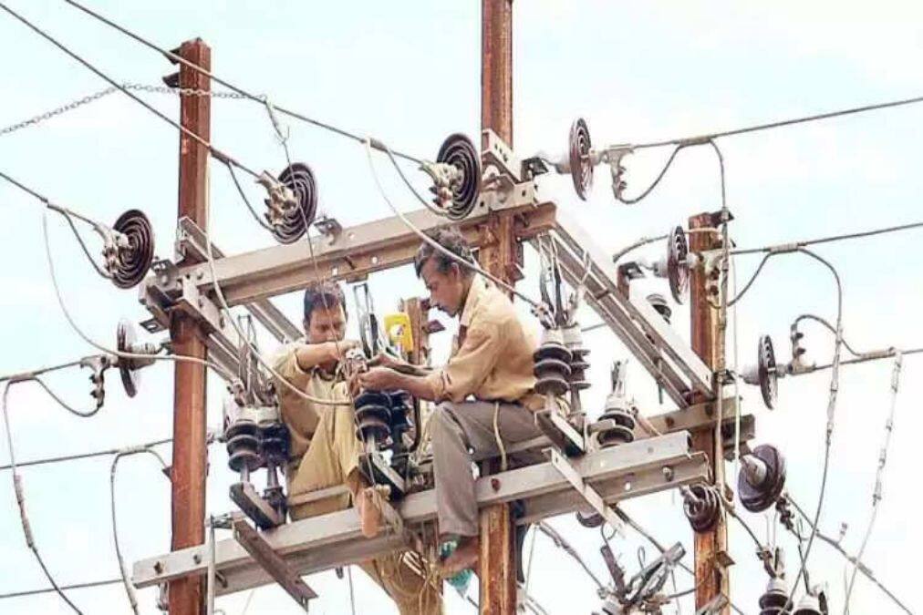Trichy power cut: திருச்சி மக்களே உஷாரா இருங்க.. நாளைக்கு ஒரு நாள் மின்சாரம் நிறுத்தம்: எந்தெந்த பகுதிகள்? விபரம் Trichy power cut: People of Trichy be alert.. Do you know which area will have power cut for one day tomorrow? Here are the full details.. Trichy power cut: திருச்சி மக்களே உஷாரா இருங்க.. நாளைக்கு ஒரு நாள் மின்சாரம் நிறுத்தம்: எந்தெந்த பகுதிகள்? விபரம்