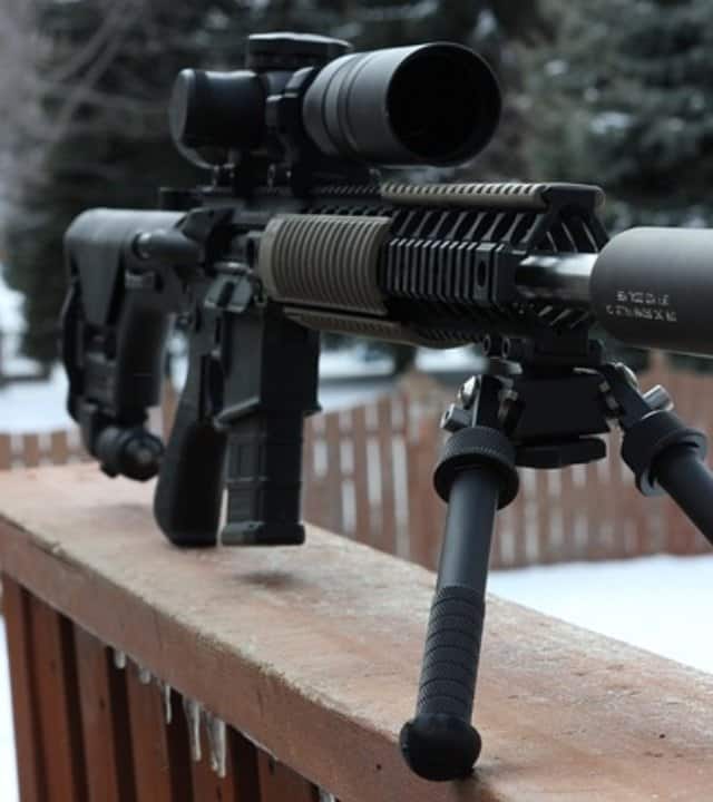 Sig-716 ऑटोमैटिक असॅाल्ट राइफल को अमेरिका और स्विट्जरलैंड में बनाया जाता है. इसका इस्तेमाल स्नाइपर हमले में भी किया जा सकता है. इस राइफल का निशाना 100 फीसदी सटीक बैठता है.