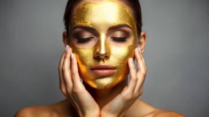 Golden bleach helps to brighten your skin complexion and also removes blemishes and acne.