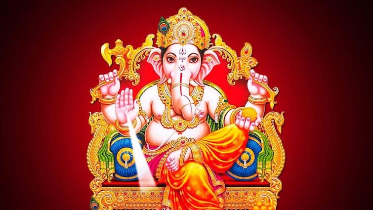 Ganesh Chaturthi 2024  According to the Zodiac Sign Worship Lord Ganesha form to Recieve Wealth And Good Fortune in 2024 Ganesh Chaturthi 2024 Astrology: మీ రాశి ప్రకారం మీరు పూజించాల్సిన వినాయకుడి రూపం ఇదే!