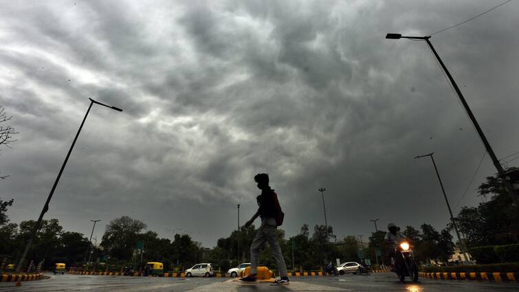 Clouds will rain in Punjab today too Yellow alert issued Punjab Weather Update: ਪੰਜਾਬ 'ਚ ਅੱਜ ਮੁੜ ਤੋਂ ਪਵੇਗਾ ਭਾਰੀ ਮੀਂਹ, ਇਹਨਾਂ ਖਾਸ ਥਾਵਾਂ ਲਈ ਯੈਲੋ ਅਲਰਟ ਜਾਰੀ