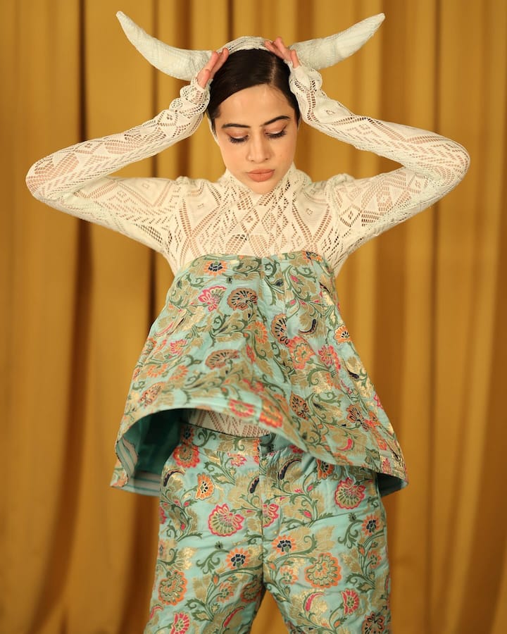 2022 मध्ये, उर्फी जावेद Google वर आशियातील सर्वात जास्त शोधल्या गेलेल्या सेलिब्रिटींपैकी एक बनली. या यादीत जान्हवी कपूर, सारा अली खान आणि दिशा पटानी यांचाही समावेश आहे.