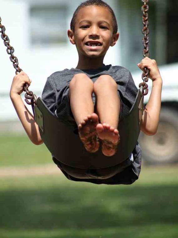 झूले से नीचे आने पर पेट में क्यों होती है गुदगुदी?