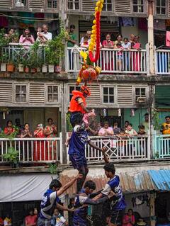 Dahi Handi: मुंबईत दही हंडीचा थरार; 129 गोविंदा जखमी, दोघे गंभीर, केईएम रुग्णालयात उपचार सुरू