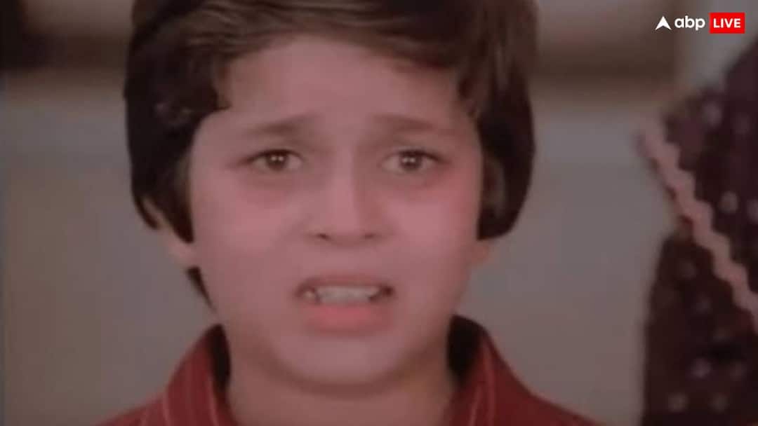 अमिताभ बच्चन का किरदार निभाकर ये एक्टर बन गया था स्टार, फिर इस वजह से छोड़ दी एक्टिंग, अब करते हैं ये काम master bittoo aka vishal desai became star playing young Amitabh on screen now work as director अमिताभ बच्चन का किरदार निभाकर ये एक्टर बन गया था स्टार, फिर इस वजह से छोड़ दी एक्टिंग, अब करते हैं ये काम