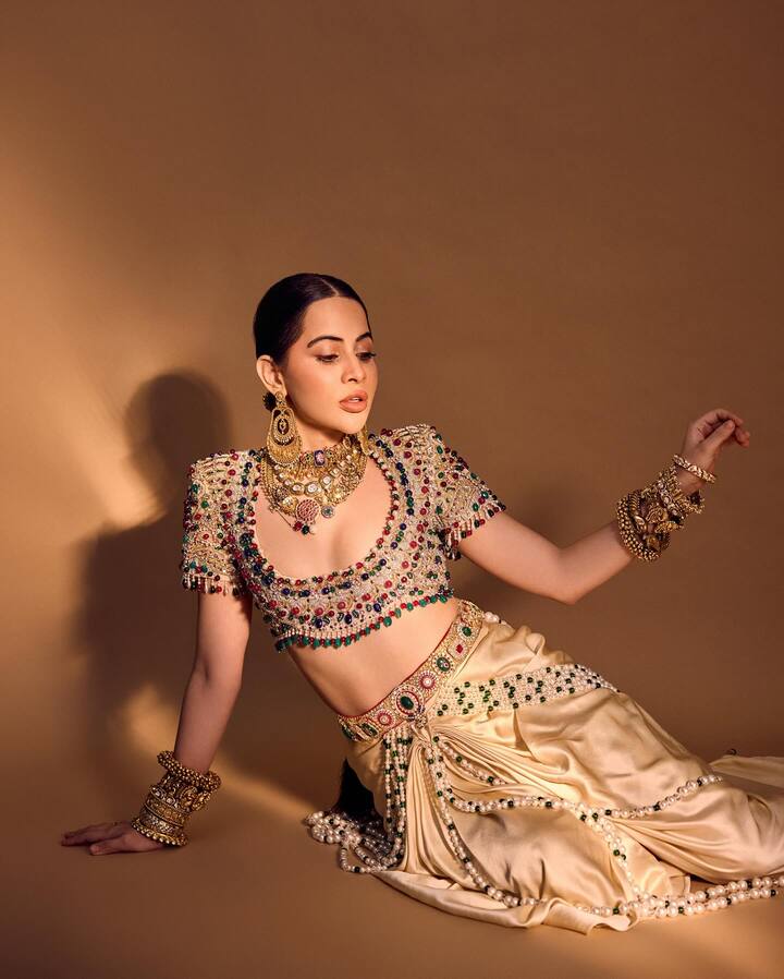 डोक्यावर छप्पराबरोबरच दोन वेळच्या जेवणाचाही शोध लावायचा होता. पण ही मुलगी सामान्य नव्हती. आणि ती इतर मुलींपेक्षा पूर्णपणे वेगळी होती.